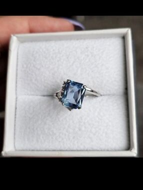 10k white gold blue topaz ring size 6.5. Will fit smaller due to the design of t